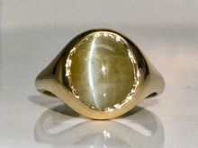 Load image into Gallery viewer, 18kyg Cat’s Eye Chrysoberyl Pinky Ring
