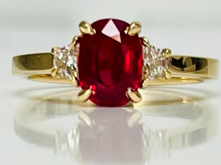 Classic Natural Ruby and Diamond Ring in 18kyg
