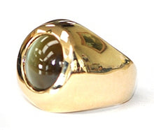 Load image into Gallery viewer, Interesting Cat&#39;s Eye Chrysoberyl Men&#39;s Ring in 14kt Yellow Gold
