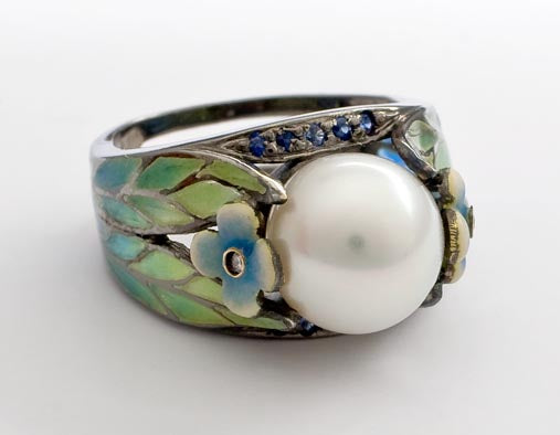 Nouveau 1910™ Pearl and Enamel Ring