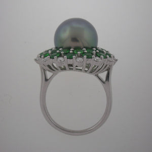 Extraordinary Black Pearl and Tsavorite Ring